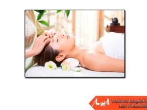 Tranh trang trí Spa hình cô gái massage chăm sóc da mặt AmiA 1804032024